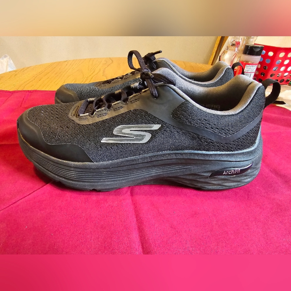 Skechers Arch-Fit Max Cushioning